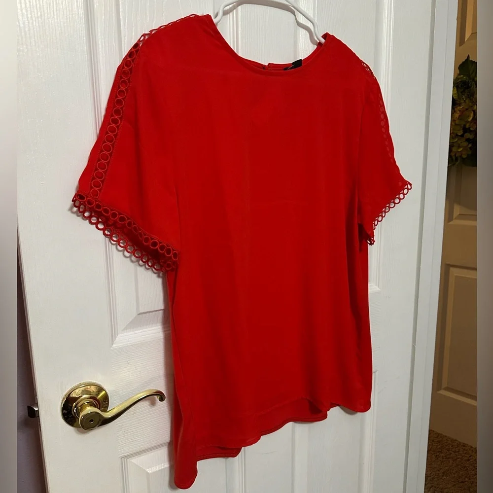 Ann Taylor Large NWT Red Blouse Short Sleeves With Circular Lace Details - Picture 2 of 6